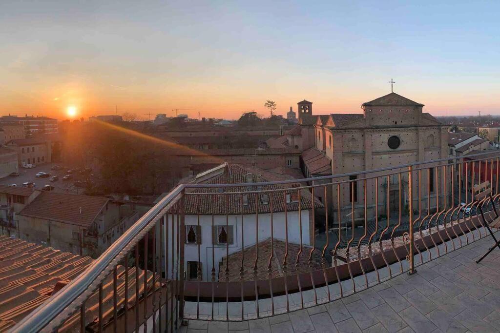 Mansarda Con Vista In Centro A Piacenza Apartman Kültér fotó