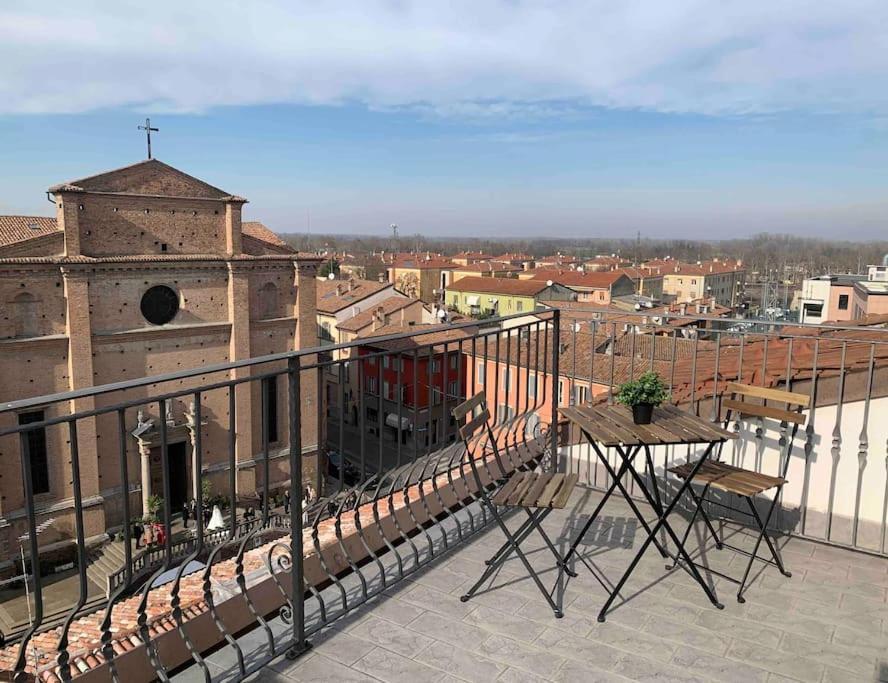 Mansarda Con Vista In Centro A Piacenza Apartman Kültér fotó