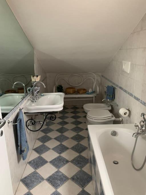 Mansarda Con Vista In Centro A Piacenza Apartman Kültér fotó